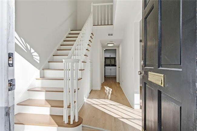 Foto del edificio - 6520 Roswell Rd NE