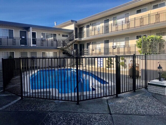 Foto del edificio - Colonial Way Apartments