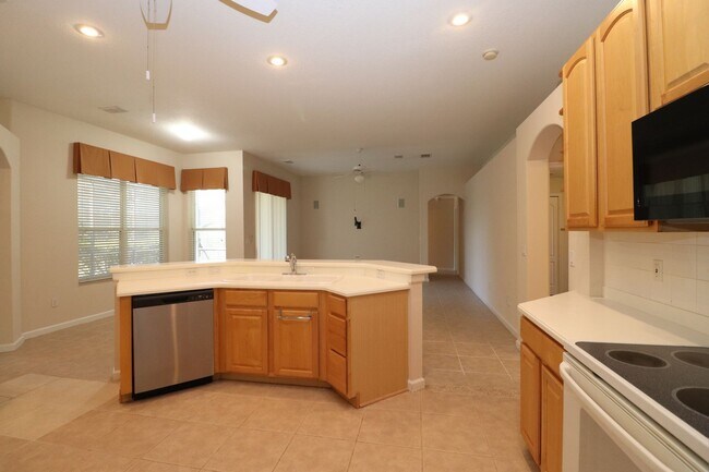 Building Photo - Indoor Outdoor Living!