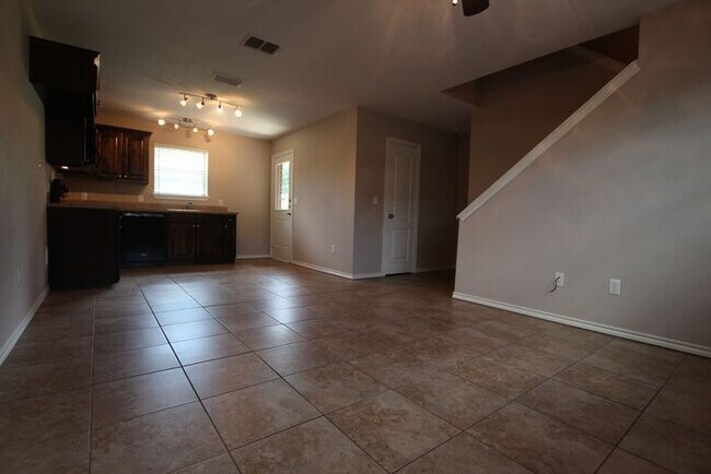 Foto del edificio - Coming Soon: 2 Bed 1.5 Bath Townhome in Li...