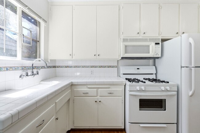 Building Photo - 14531 Dickens St