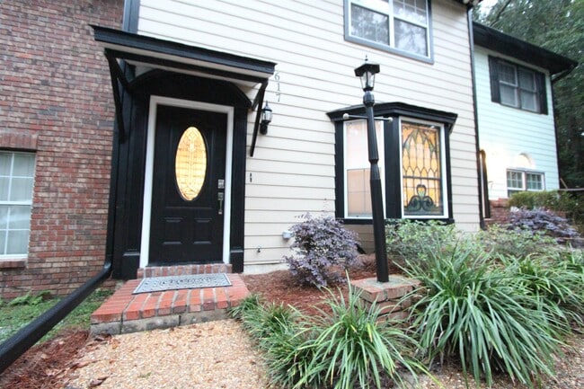 Building Photo - 617 N Magnolia Dr