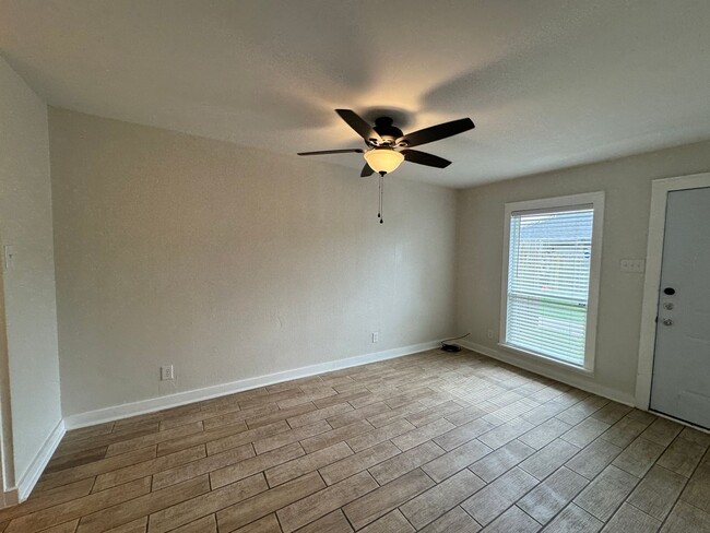 Foto del edificio - 2316 Andover Dr
