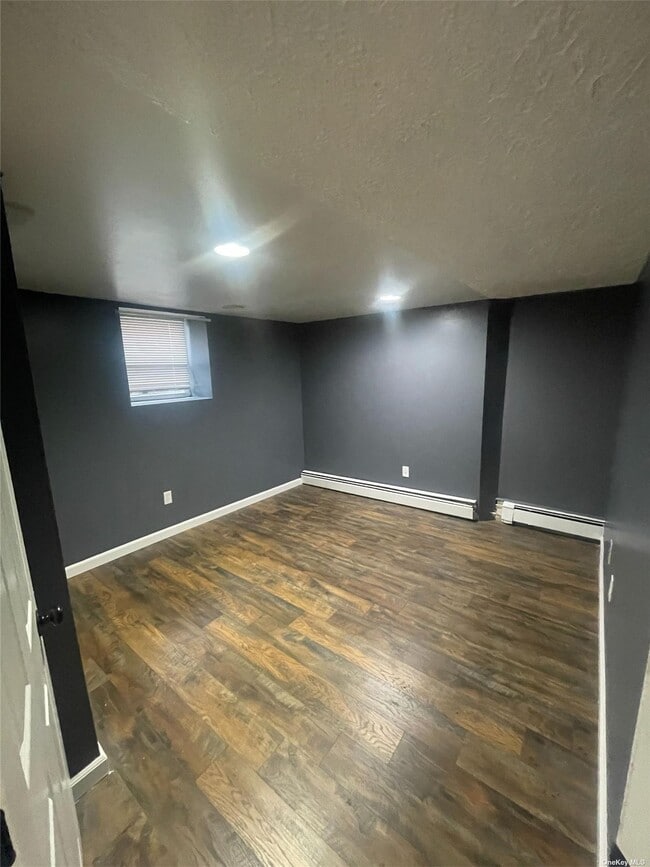 Building Photo - 522 Bayport Ave