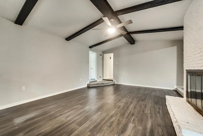 Foto del edificio - 5806 Everglade Rd