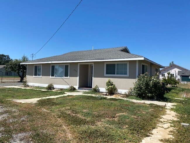 Building Photo - 2 Bedroom 2 bath home in the Antelope Area