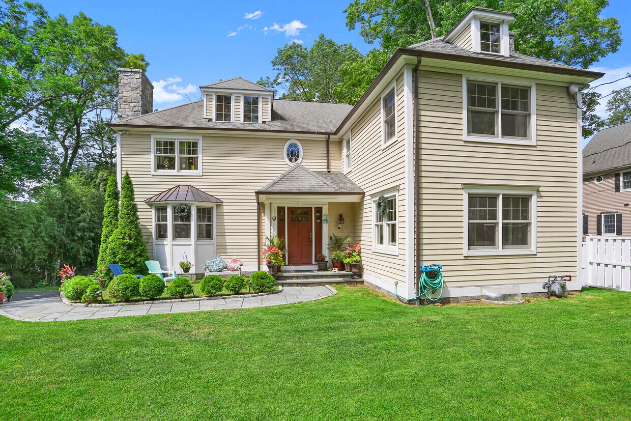 Foto principal - 80 Brookside Dr