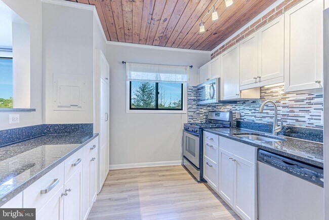 Foto del edificio - 53 Skyhill Rd