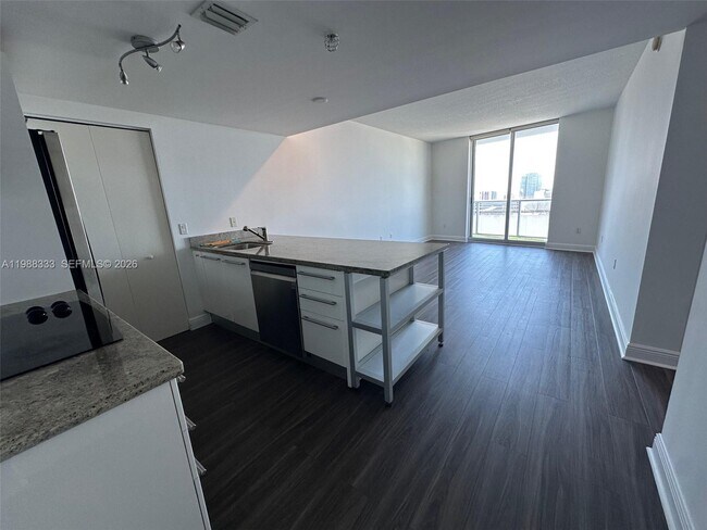 Foto del edificio - 185 SW 7th St