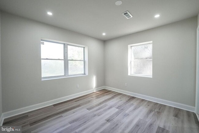 Building Photo - 8665 Center Rd