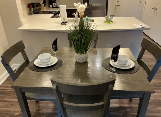 Building Photo - Elizabeth Square