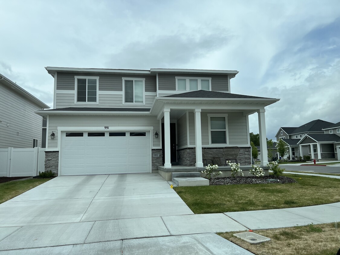 Primary Photo - 991 River Vine Dr