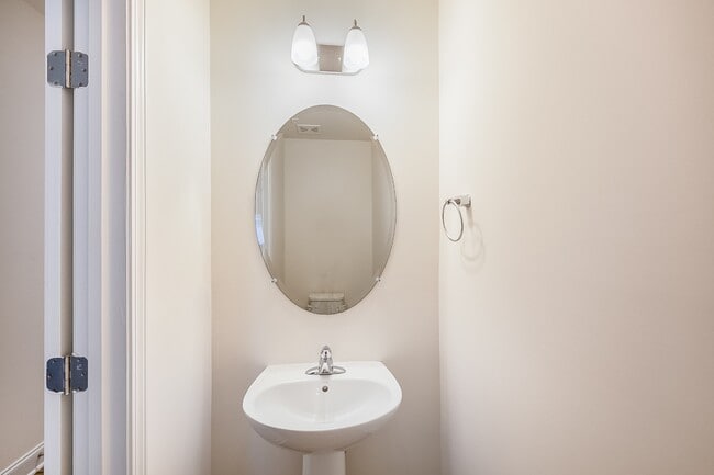 Foto del edificio - 3 Bedroom Townhome with Garage Angier