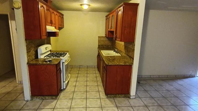 Foto del edificio - 922 S Commerce St