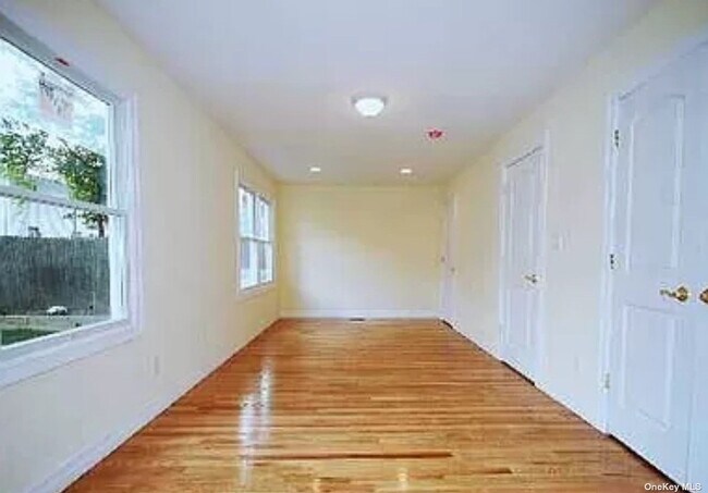 Building Photo - 40 Mohegan Ave