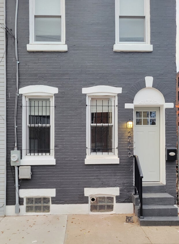 Foto principal - 2440 Jasper St