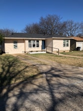 Building Photo - 1006 Bales St