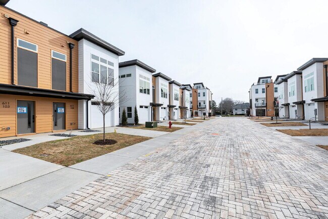 Foto del edificio - 611 Walnut Hts Dr