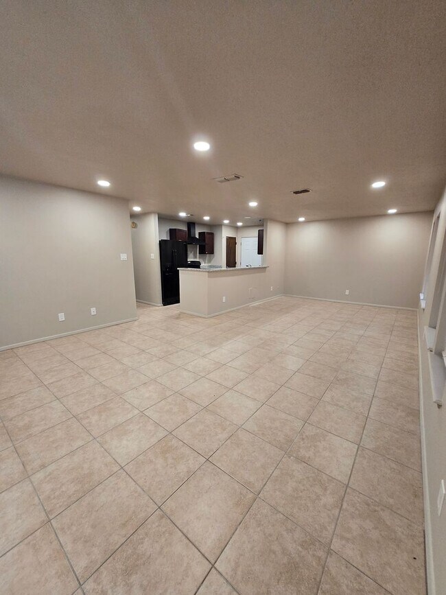 Foto del edificio - North Penn Triplex