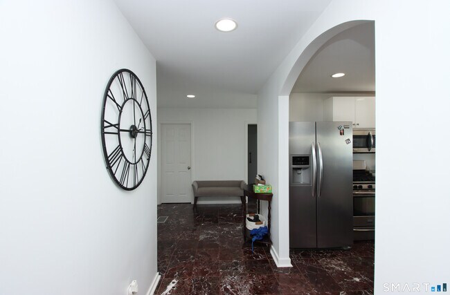 Building Photo - 14 Harbour Close