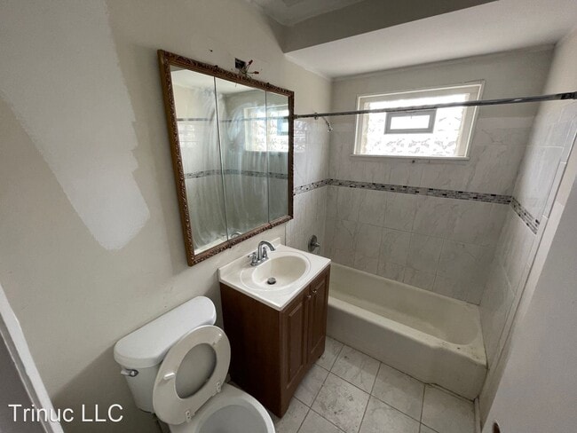 Building Photo - 3 br, 1.5 bath House - 726 W Strieff Ln