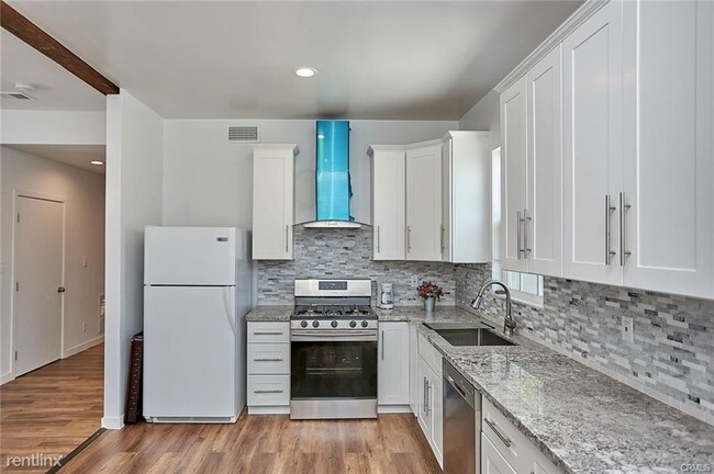 Building Photo - 3 br, 2.5 bath House - 20425 3/4 Raymond Ave