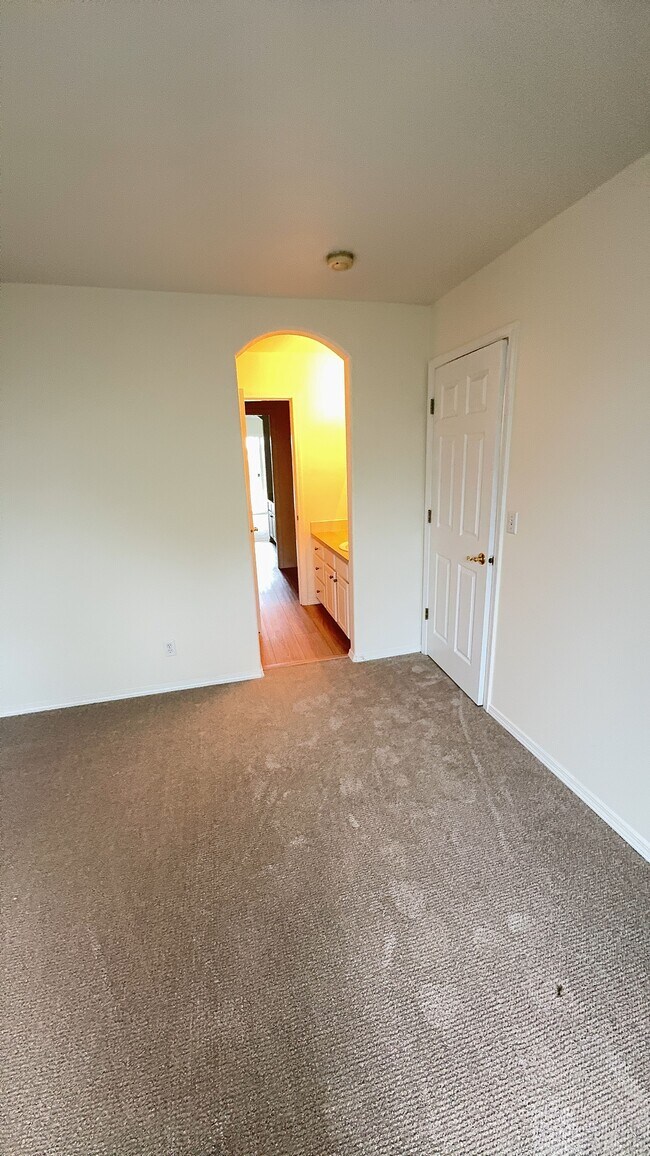 Building Photo - 288 Crystal Springs Ln N