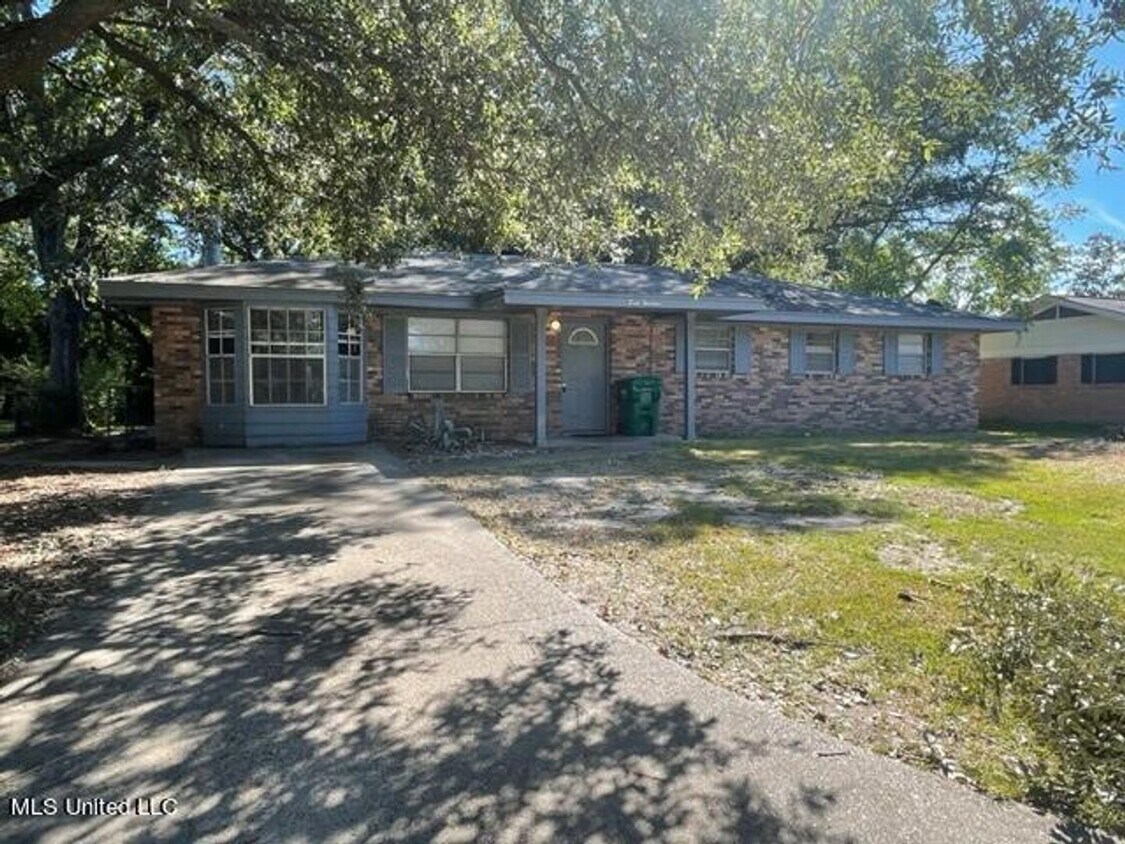 Foto principal - 3 Bed 1.5 Bath in Gulfport