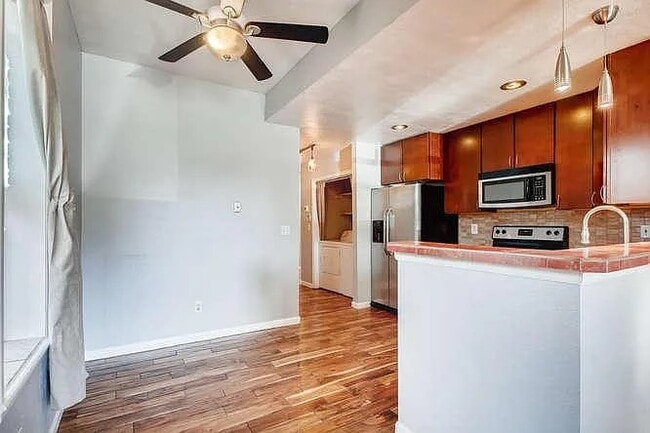 Photo - 923 26th St Townhome