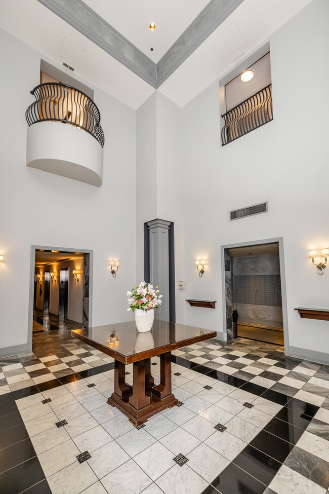 Building Photo - 70 W Huron St