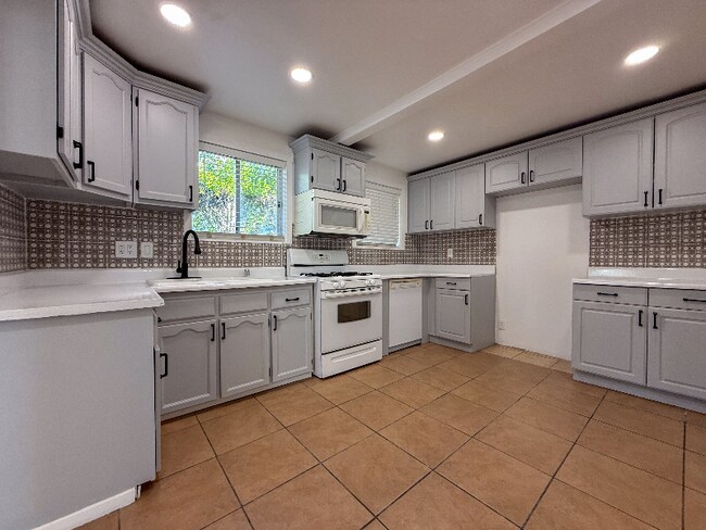 Foto del edificio - 6054 Colfax Ave