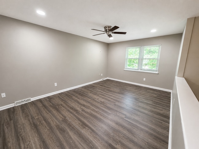 Building Photo - 339 N Kendall Dr