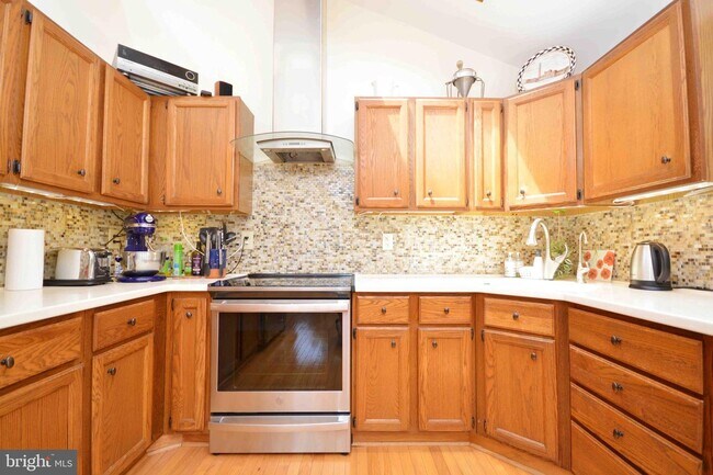 Building Photo - 596 Pinewood Dr