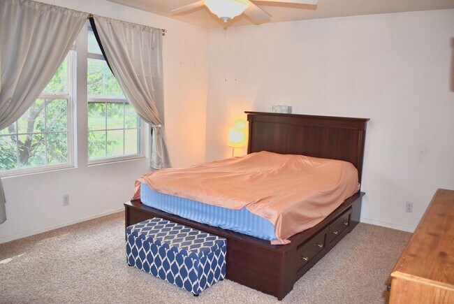 Foto del edificio - Beautiful 3 Bedroom/ 2.5 Bathroom Home in Northglenn Available May!!