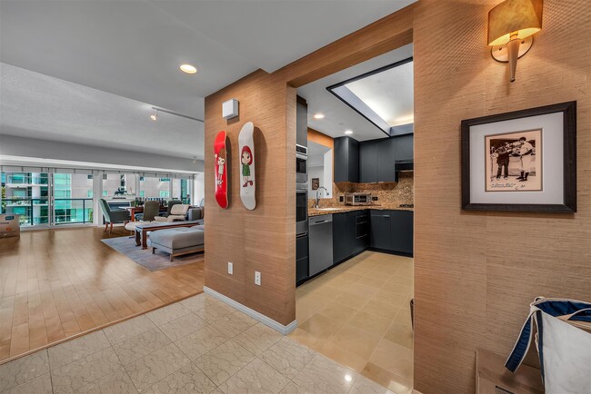 Building Photo - 13600 MARINA POINTE Dr