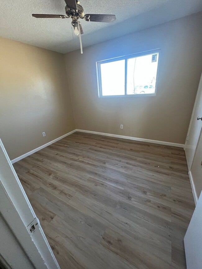 Foto del edificio - Back on the market and ready to move in to.