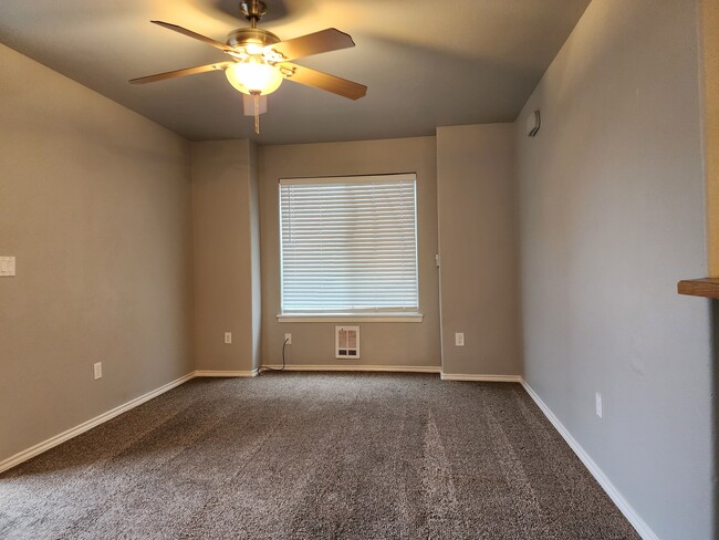 Foto del edificio - 912 E Georgia Ave