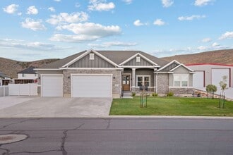 Building Photo - 2237 E Horizon Dr