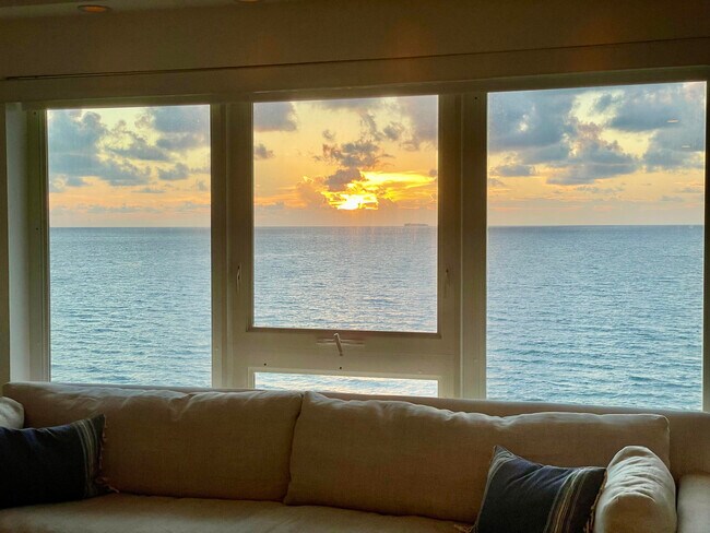 Foto del edificio - 2066 N Ocean Blvd