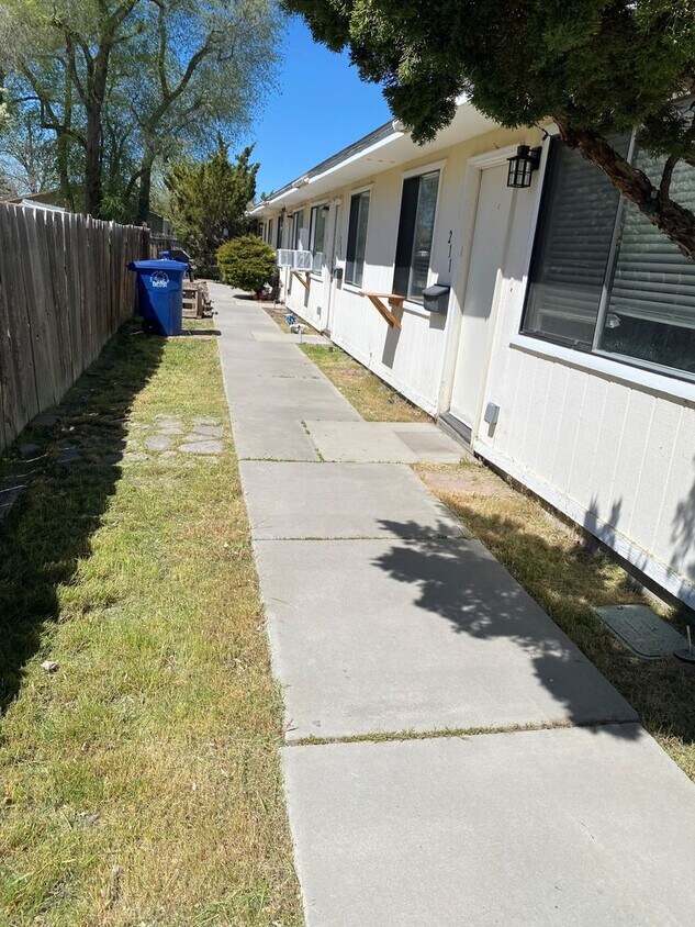 Foto del edificio - 205 N Broadway St