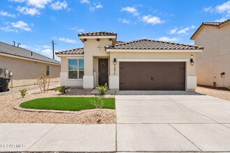 Building Photo - 13876 Loreina Luz Ave