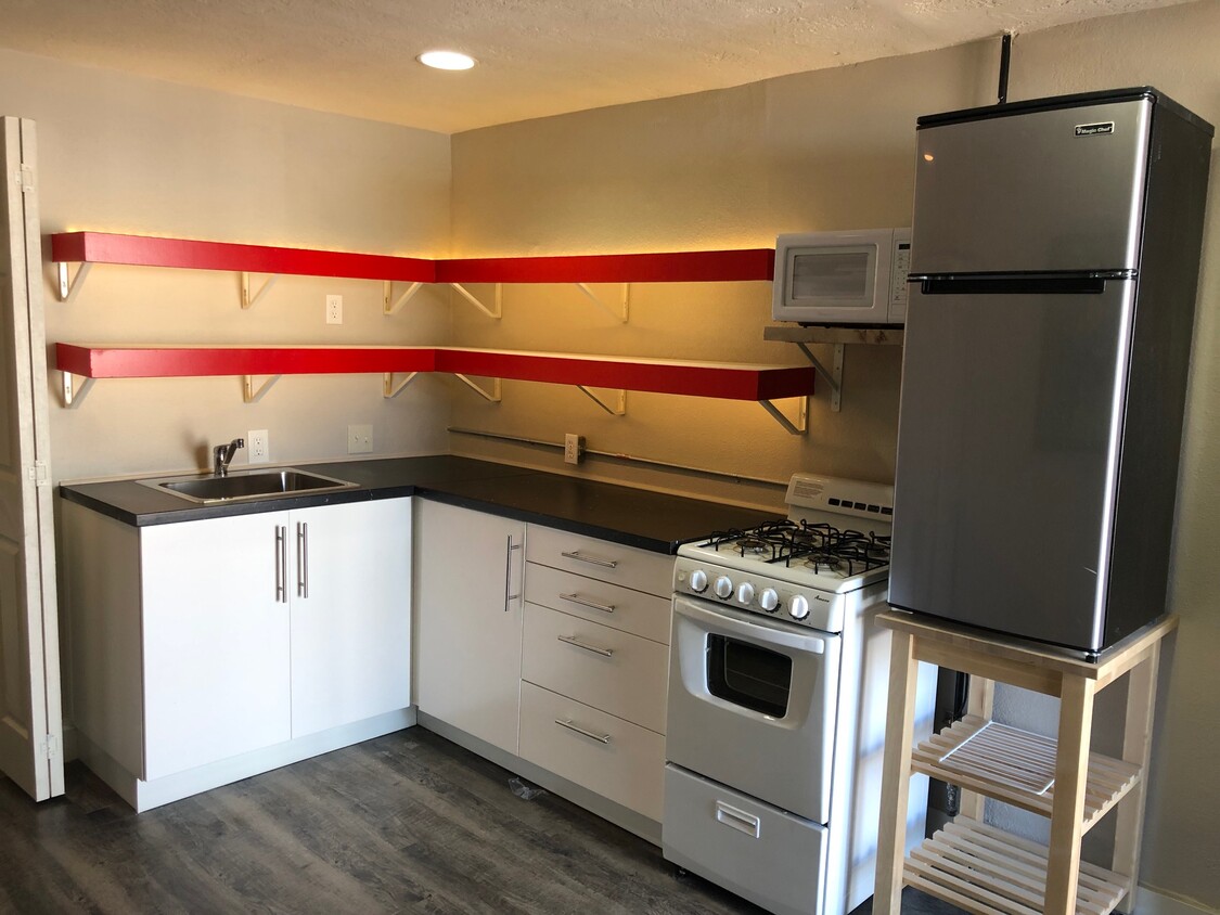 Foto principal - 5604 Central Ave SW