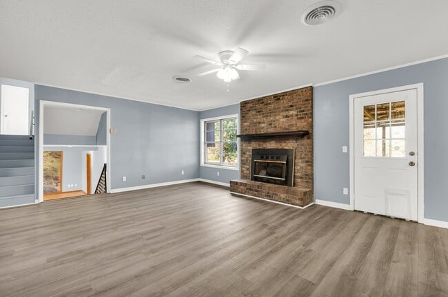 Building Photo - 415 Forrest Ct