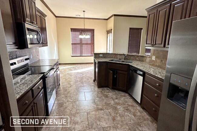 Building Photo - 1204 SummerHill Dr