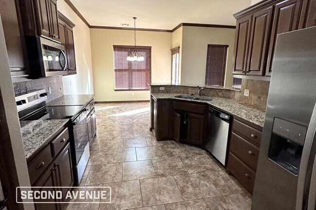 Foto del edificio - 1204 SummerHill Dr