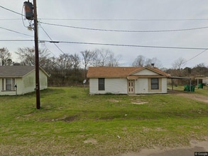 Building Photo - 107 Willow Brook Dr