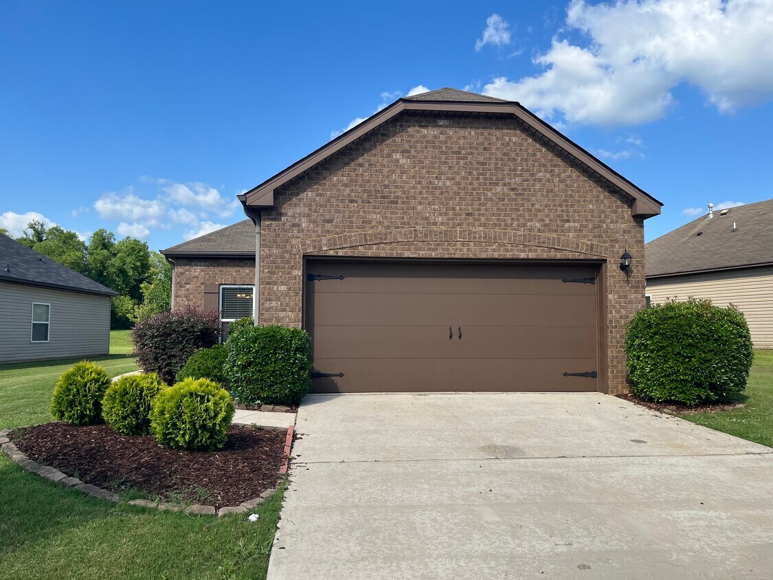 4641 Rosser Loop Dr, Bessemer, AL 35022 House for Rent in Bessemer