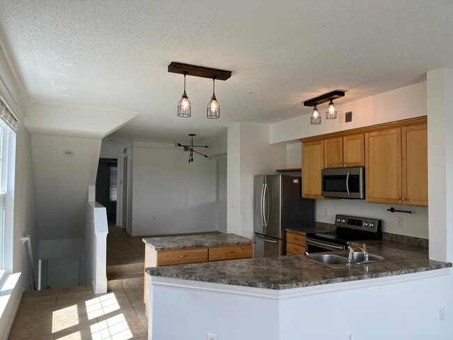 Photo - 2012 Oxford Ln Townhome