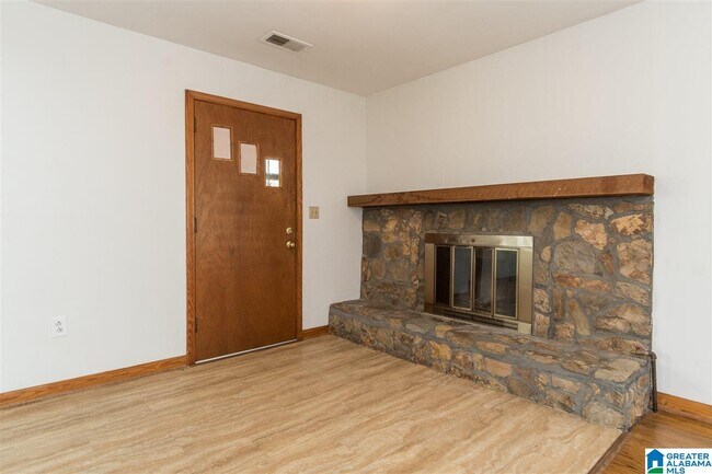 Building Photo - 828 Hickory Dr