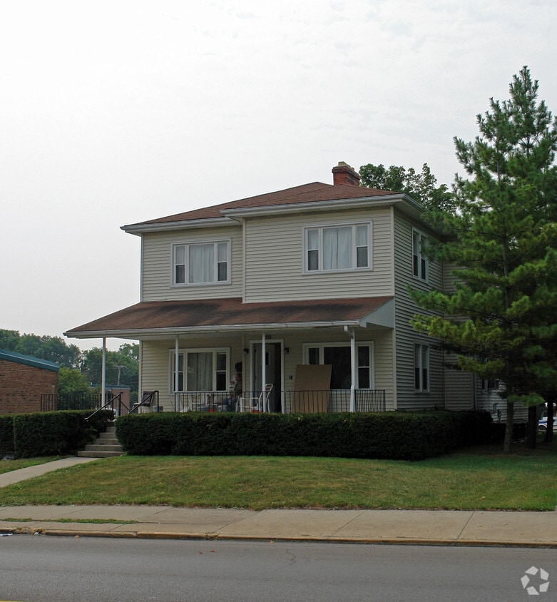 Building Photo - 1067 E High St